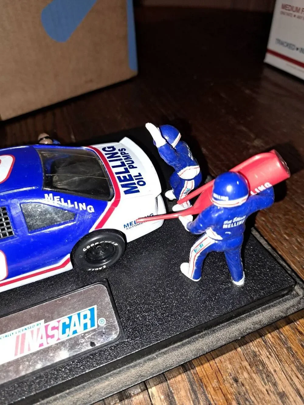 Vintage 1992 Racing Champions Bill Elliott #9 Melling 1:24 Car and Pit Crew